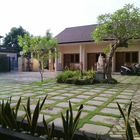 Deka Homestay Mataram Esterno foto
