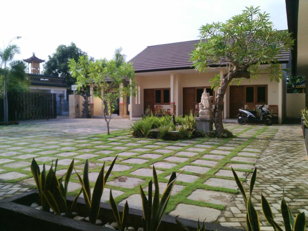 Deka Homestay Mataram Esterno foto