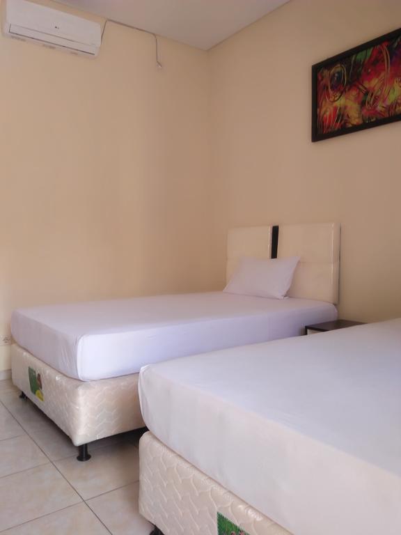 Deka Homestay Mataram Esterno foto